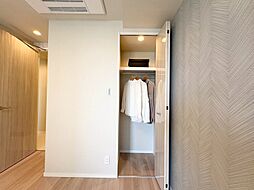 家電やスーツケース、ストック品など何でも片付く嬉しい空間です。