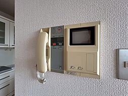誰が来てもわかる様にモニター付きインターホンを設置。