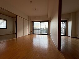 リベラル市が尾 3LDKの室内