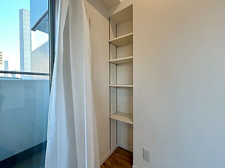 家電やスーツケース、ストック品など何でも片付く嬉しい空間です。