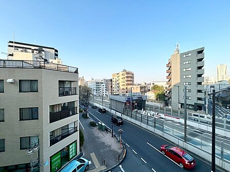 陽当たり・通風・開放感に恵まれた環境です。