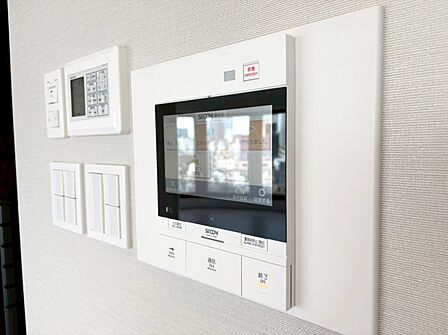 誰が来てもわかる様にモニター付きインターホンを設置。