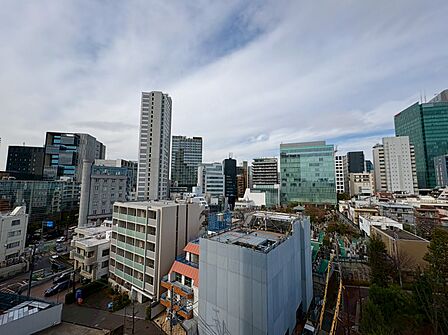 眺望や窓からの景色が良いと、家で過ごす時間も快適です。