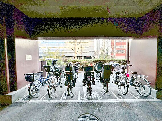 駐輪場も綺麗に...