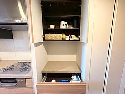 収納スペースが付いていて、お部屋を広く使っていただけます。