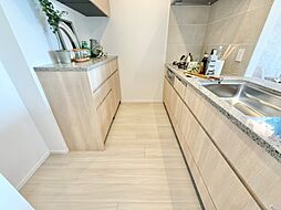 使いやすくスタイリッシュなキッチン空間になっております。