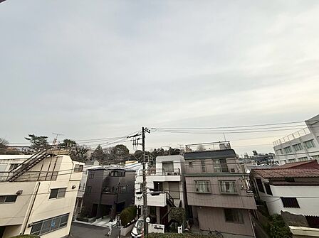 眺望や窓からの景色が良いと、家で過ごす時間も快適です。