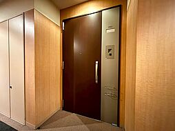 清潔感のある落ち着いた雰囲気の玄関です。