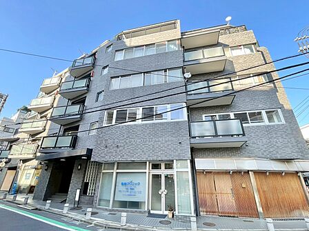 飽きのこないシンプルモダンな外観です。
