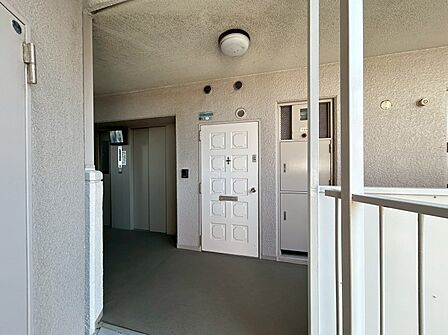 清潔感のある落ち着いた雰囲気の玄関です。