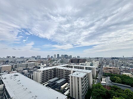 陽当たり・通風・開放感に恵まれた環境です。