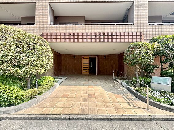 上質感漂う玄関...