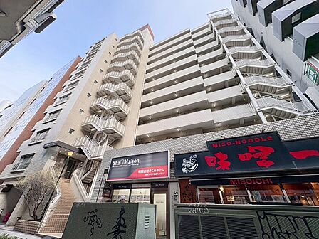 飽きのこないシンプルモダンな外観です。