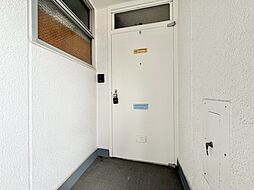 清潔感のある落ち着いた雰囲気の玄関です。