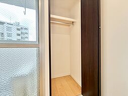 家電やスーツケース、ストック品など何でも片付く嬉しい空間です。