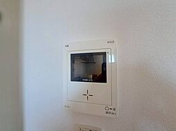 誰が来てもわかる様にモニター付きインターホンを設置。