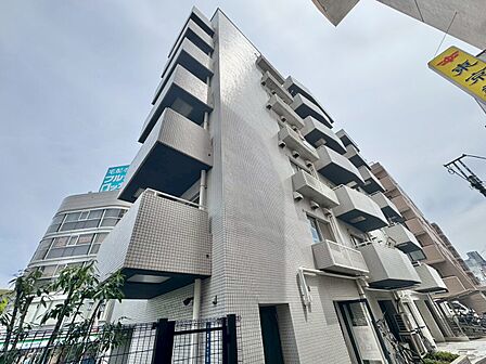 飽きのこないシンプルモダンな外観です。