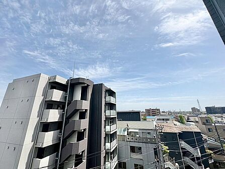 陽当たり・通風・開放感に恵まれた環境です。