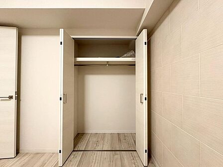 家電やスーツケース、ストック品など何でも片付く嬉しい空間です。