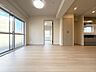 室内：通風・採光に優れ、心地よい光と風が溢れています。