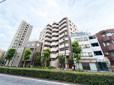 飽きのこないシンプルモダンな外観です。