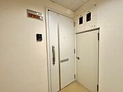 清潔感のある落ち着いた雰囲気の玄関です。