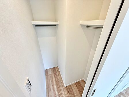 収納スペースが付いていて、お部屋を広く使っていただけます。