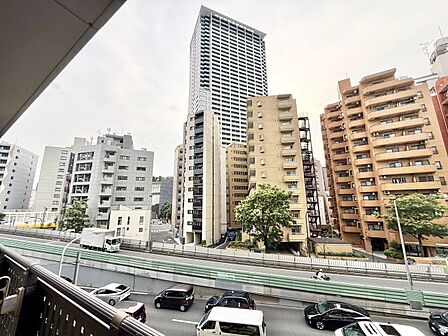 眺望や窓からの景色が良いと、家で過ごす時間も快適です。