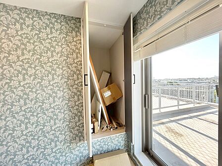 家電やスーツケース、ストック品など何でも片付く嬉しい空間です。