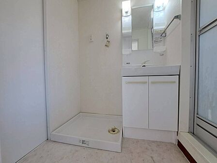 十分な広さの脱衣所。