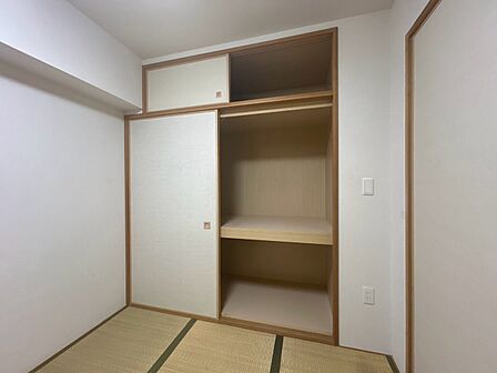 家電やスーツケース、ストック品など何でも片付く嬉しい空間です。