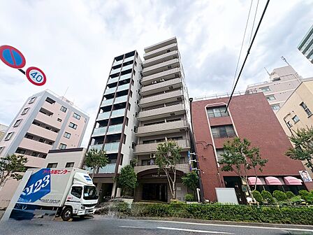 飽きのこないシンプルモダンな外観です。