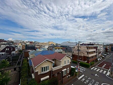 眺望や窓からの景色が良いと、家で過ごす時間も快適です。