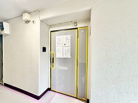 清潔感のある落ち着いた雰囲気の玄関です。