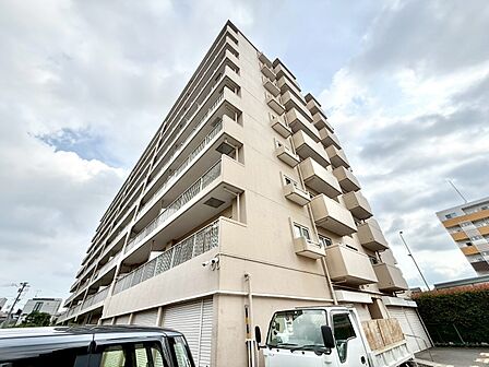 飽きのこないシンプルモダンな外観です。