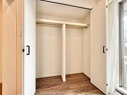 家電やスーツケース、ストック品など何でも片付く嬉しい空間です。