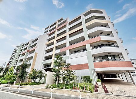 飽きのこないシンプルモダンな外観です。