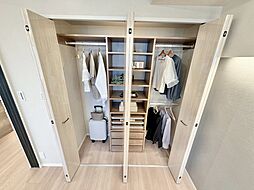 家電やスーツケース、ストック品など何でも片付く嬉しい空間です。