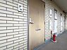 玄関：清潔感のある落ち着いた雰囲気の玄関です。
