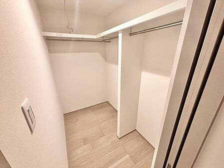 収納スペースが付いていて、お部屋を広く使っていただけます。