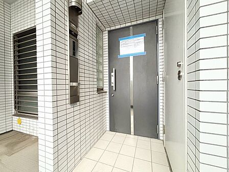 清潔感のある落ち着いた雰囲気の玄関です。