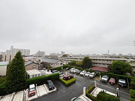 陽当たり・通風・開放感に恵まれた環境です。