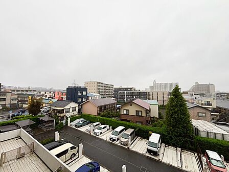眺望や窓からの景色が良いと、家で過ごす時間も快適です。