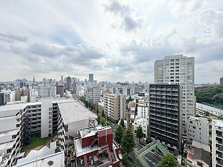 眺望や窓からの景色が良いと、家で過ごす時間も快適です。