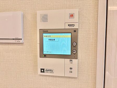 誰が来てもわかる様にモニター付きインターホンを設置。