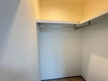 家電やスーツケース、ストック品など何でも片付く嬉しい空間です。