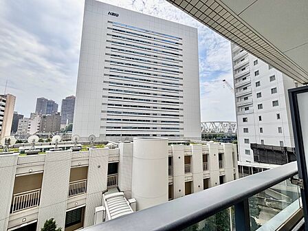 陽当たり・通風・開放感に恵まれた環境です。