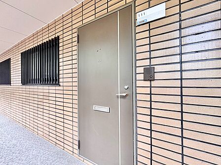 清潔感のある落ち着いた雰囲気の玄関です。