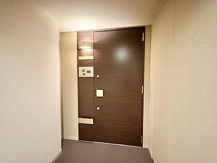 清潔感のある落ち着いた雰囲気の玄関です。
