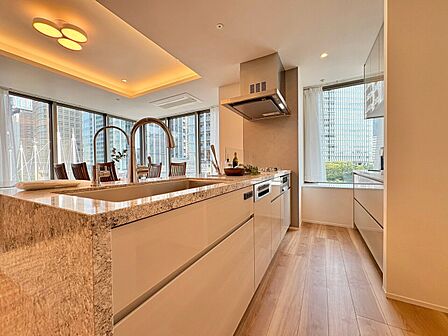 使いやすくスタイリッシュなキッチン空間になっております。